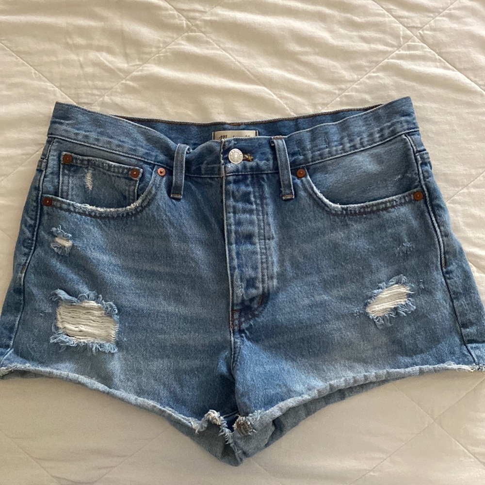 Madewell relaxed fit denim shorts size 28 (runs a little big-see measurements)